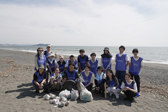 Cleaning up beaches with the Public Interest Incorporated Foundation Kanagawa Bika Zaidan