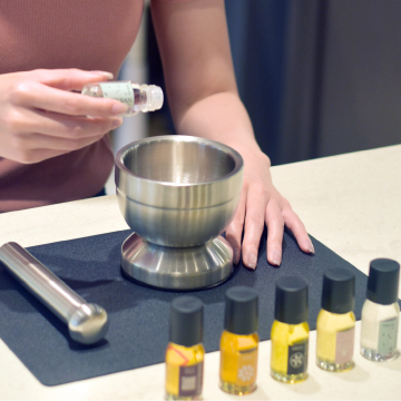 リフレッシャーオイルでお香をつくるワークショップ