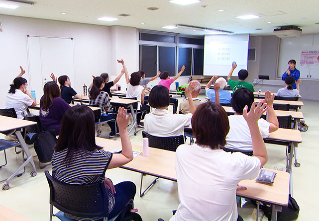 逗子市更年期セミナーでの講義写真