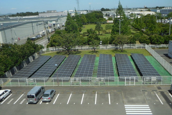 群馬工場敷地内の太陽光パネル